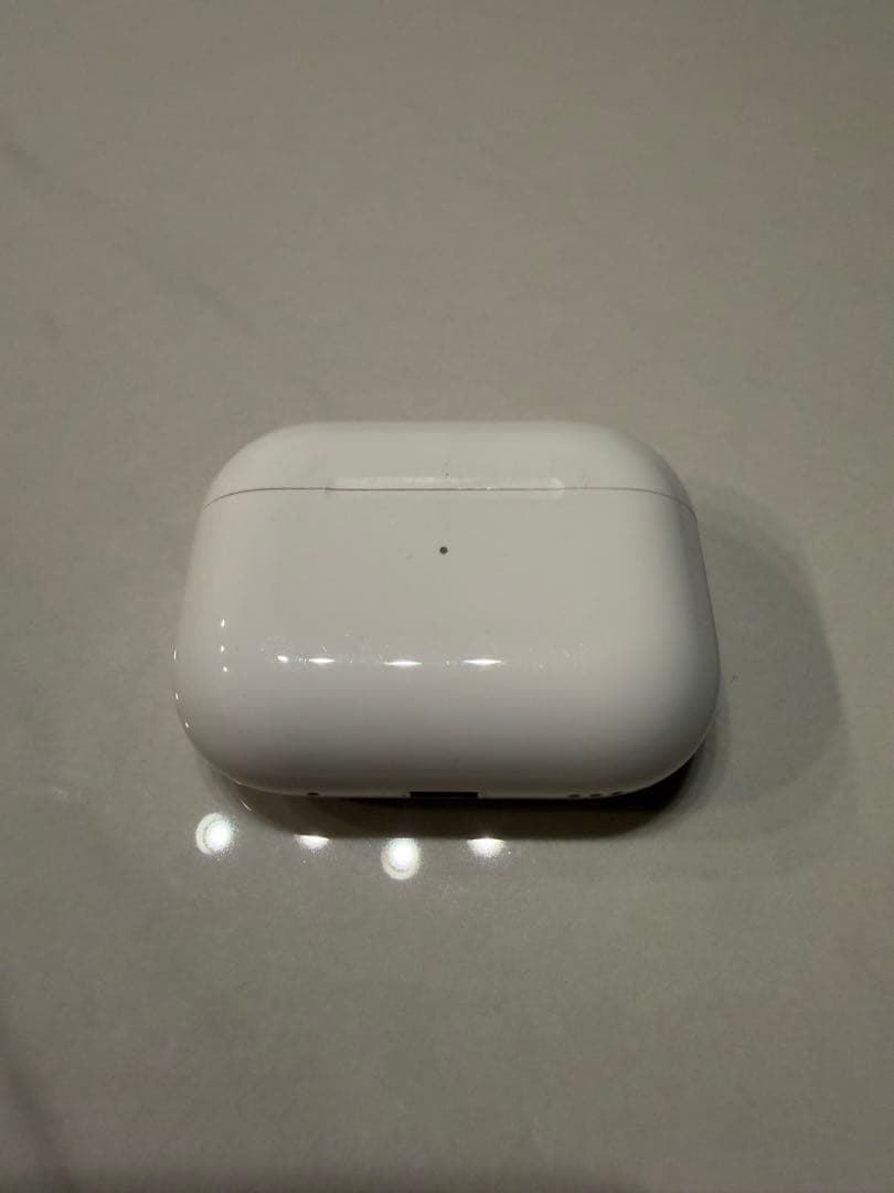 AirPods Pro(第2世代) MagSafe対応+ Spigenケース付き