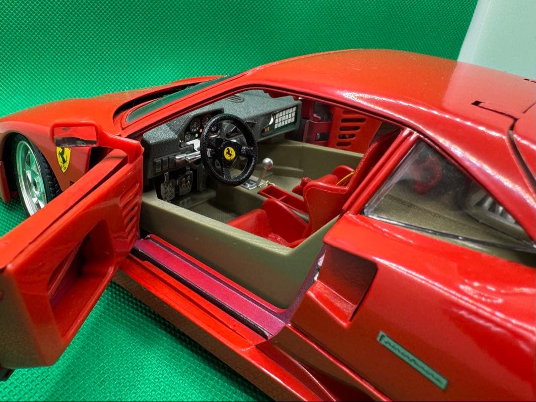 Ferrari F40 1/18スケール 赤