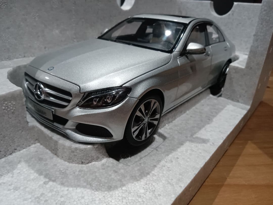 1/18 メルセデスベンツ　Cクラス　W205 前期　シルバー　ミニカー