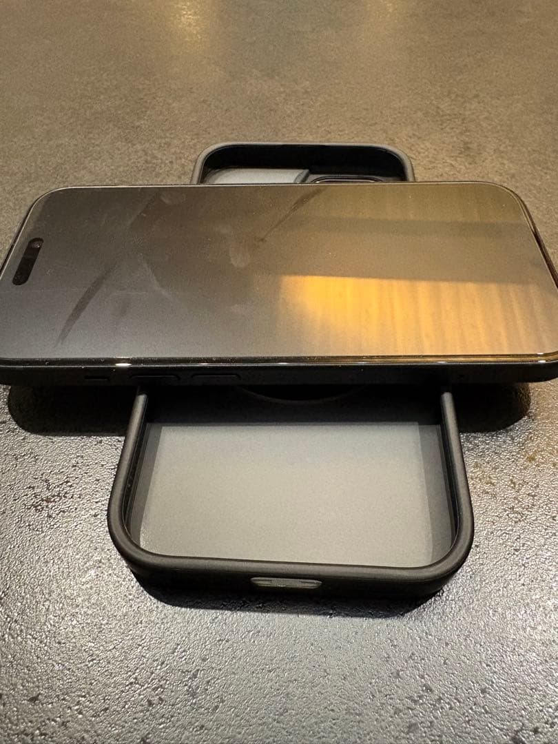 iPhone 15 256GB 本体　ブラック　SIMフリー　保護カバー付き