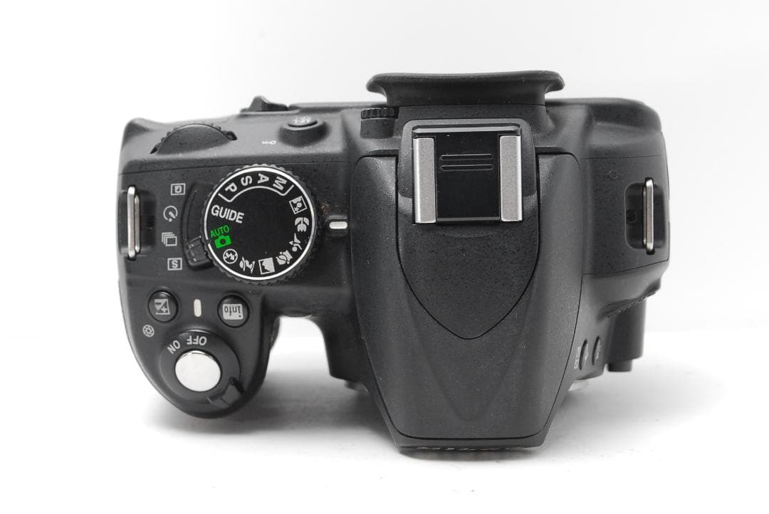 【新品級ショット数　外箱付】Nikon D3100　スマホ転送　動画も撮影できる