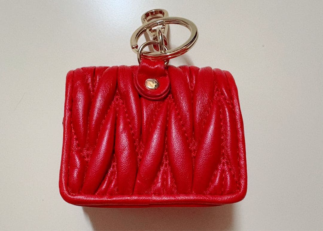 miumiu ミュウミュウ ★ マテラッセ AirPods Proケース 赤