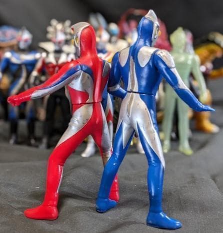 ウルトラマンコスモス＆登場怪獣・宇宙人（バンダイ）ソフビ１７体セット