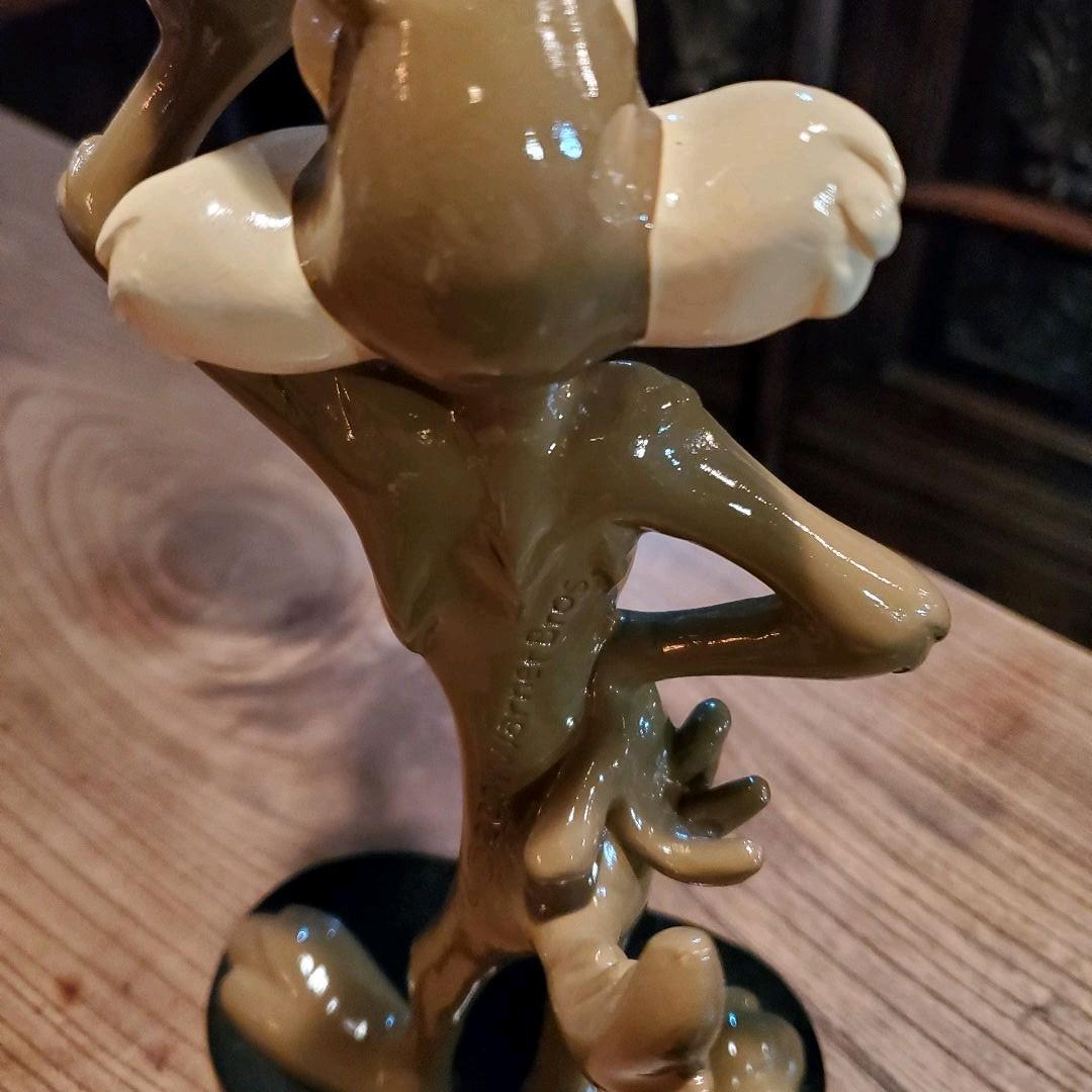 ※新品※　ワイリーコヨーテ　フィギュア　立ち姿