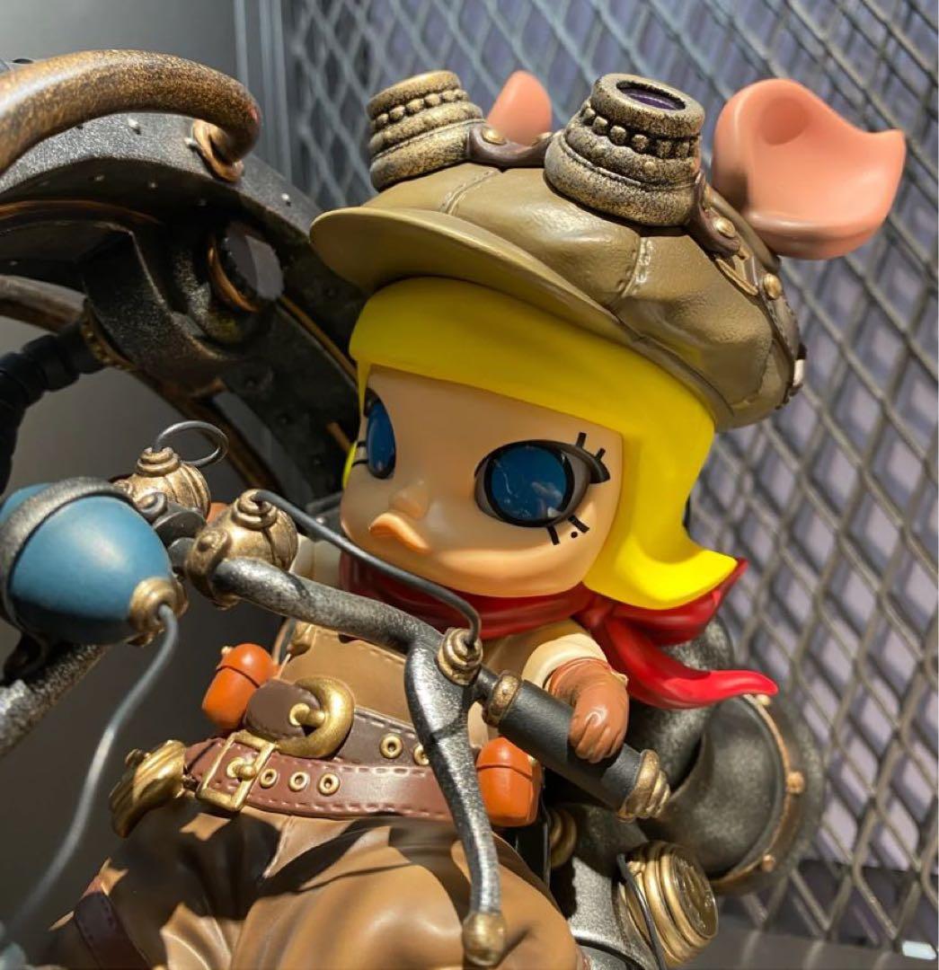 デザイナーズトイ 末那末匠 ポップマート  Molly フィギュア D