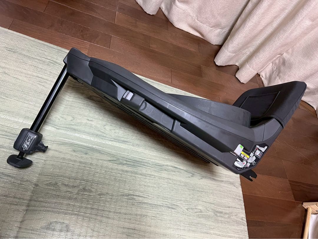 Combi THE S ザエス　ISOFIX チャイルドシート グレー