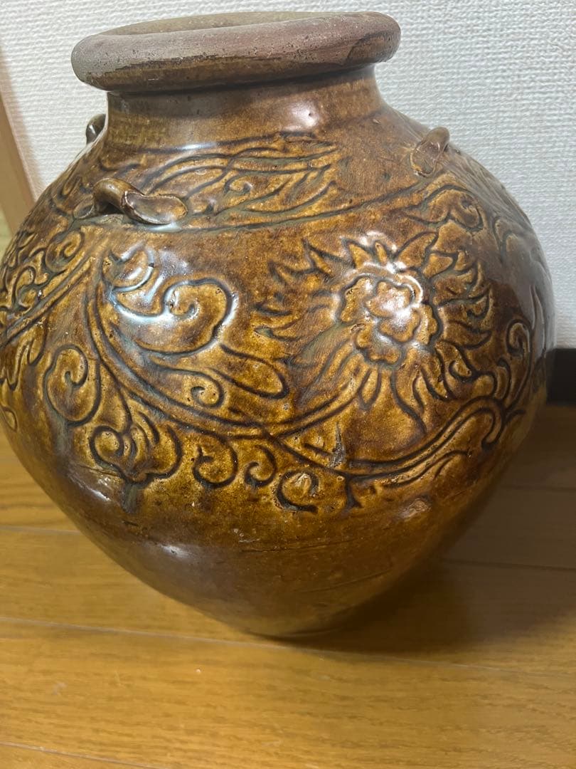 中国明時代茶色陶器 彫刻模様 壷