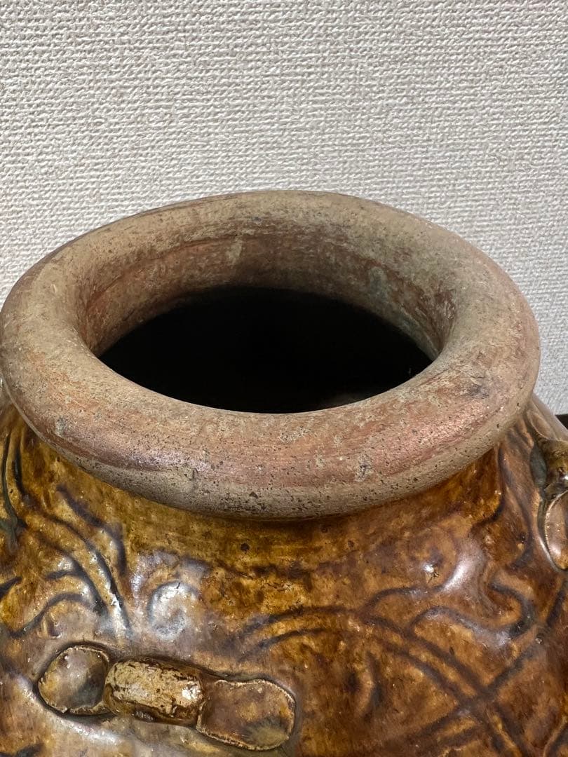 中国明時代茶色陶器 彫刻模様 壷