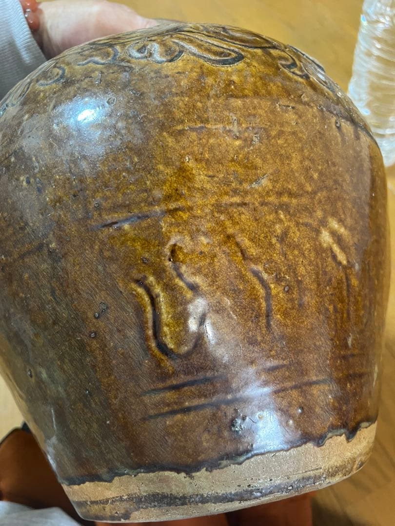 中国明時代茶色陶器 彫刻模様 壷