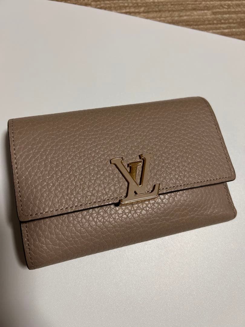 LOUIS VUITTON ポルトフォイユ　カプシーヌコンパクト　三つ折り財布