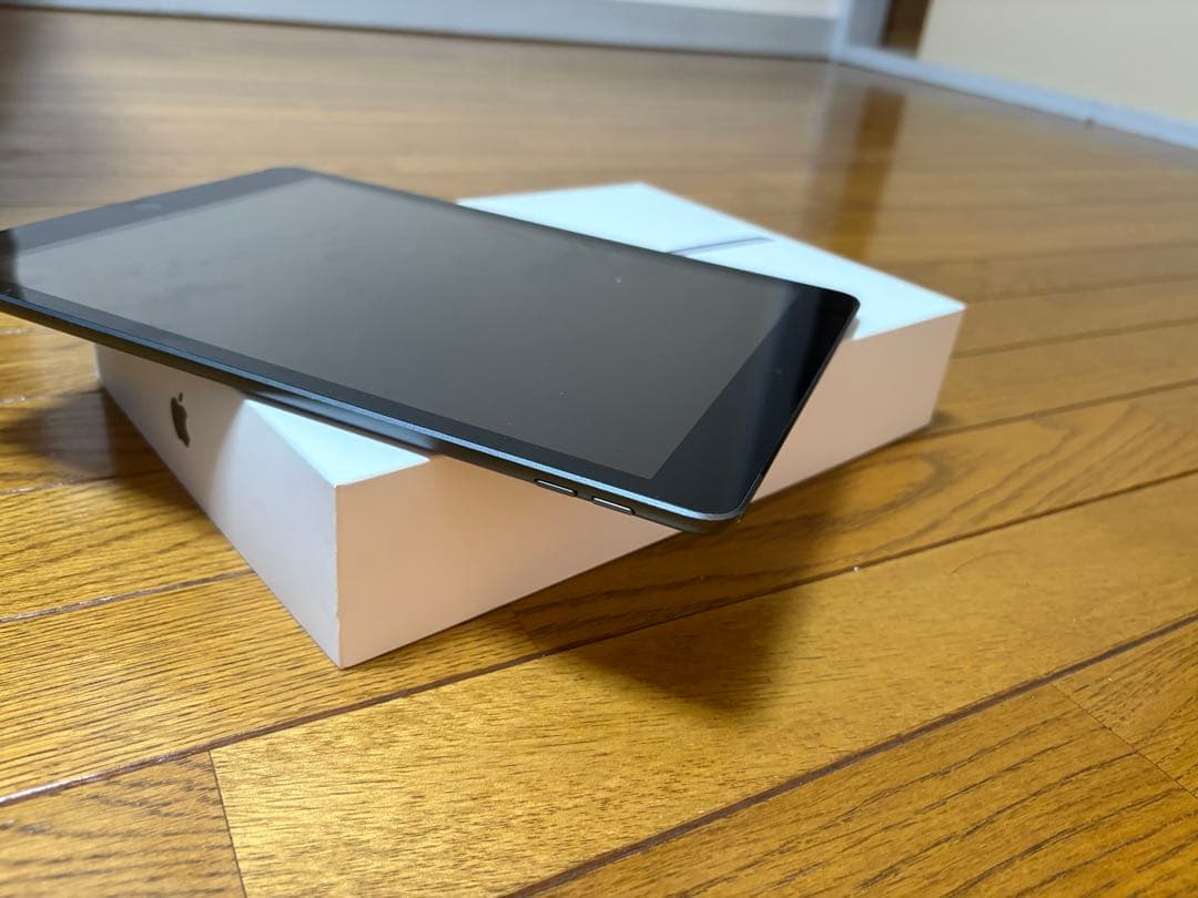 Apple Ipad 第8世代 SIM フリー、バテッリー容量94%
