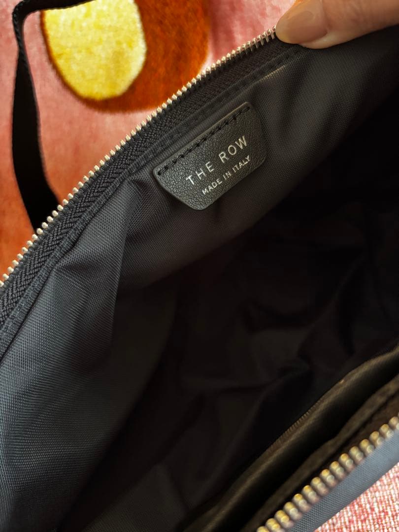 ザロウ THE ROW SLOUCHY BANANA TWO ナイロン