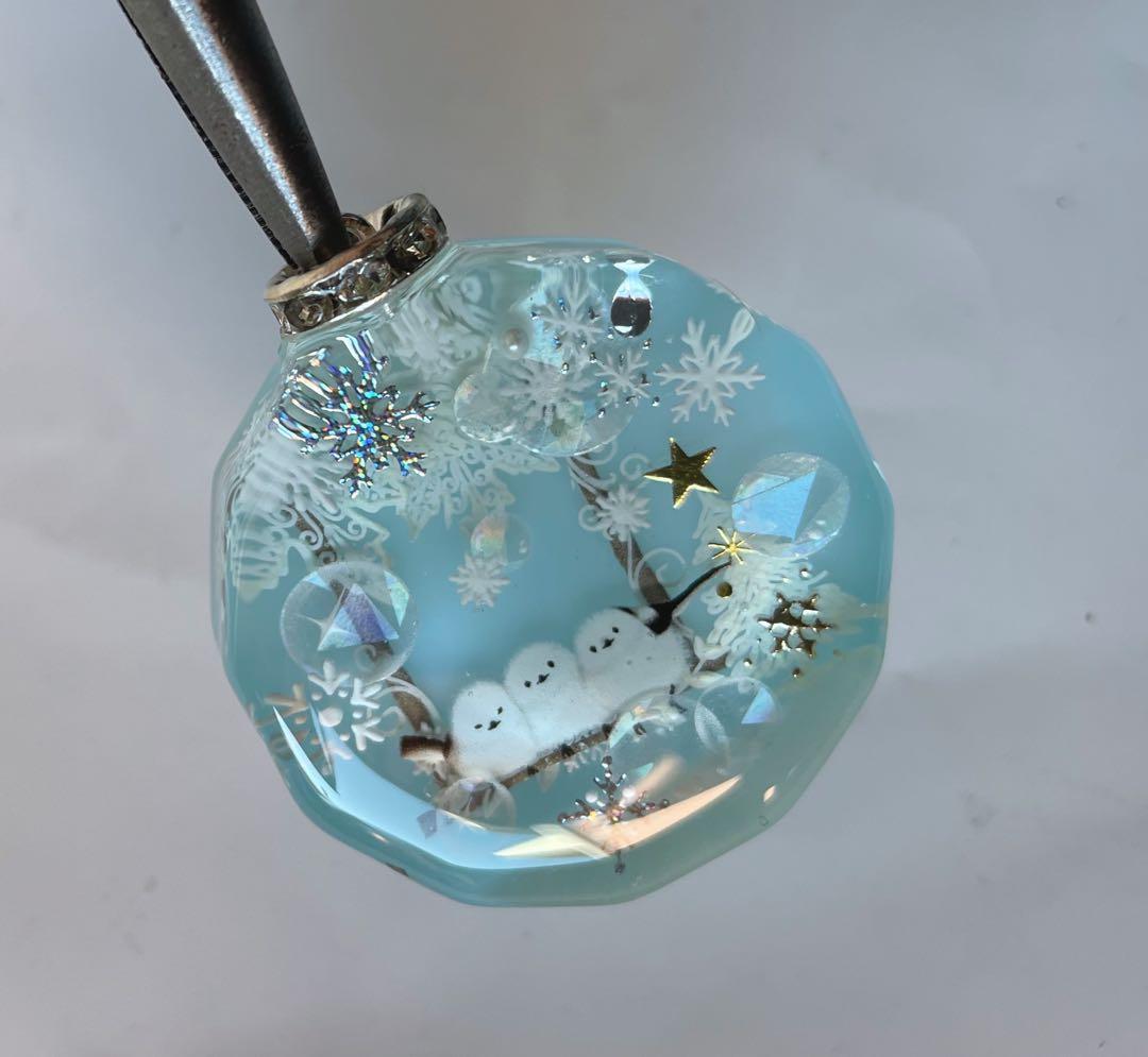 すず☆らん/雪のブランコとシマエナガ　蓄光　オルゴナイトネックレス