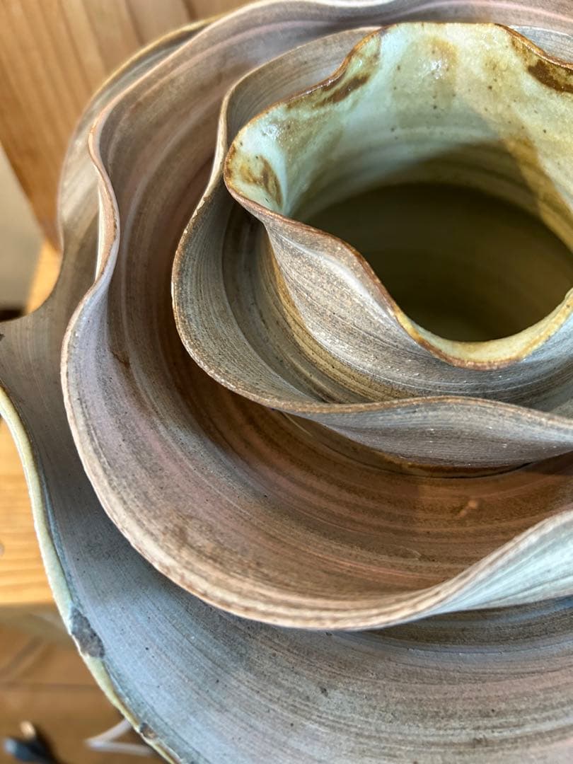 陶芸作家　やきもの　花器　花瓶　白石和宏　娘　白石阿衣