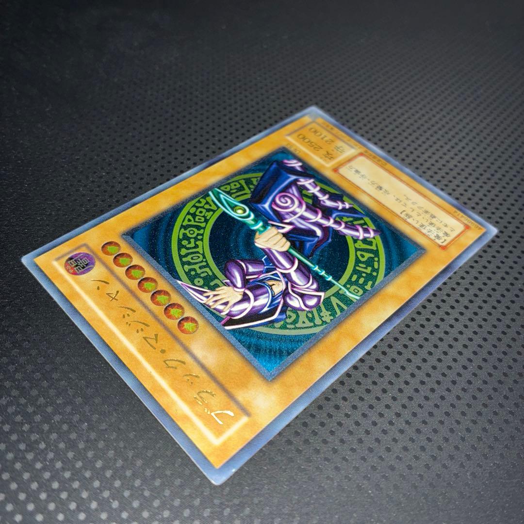 美品 遊戯王 ブラック・マジシャン レリーフ