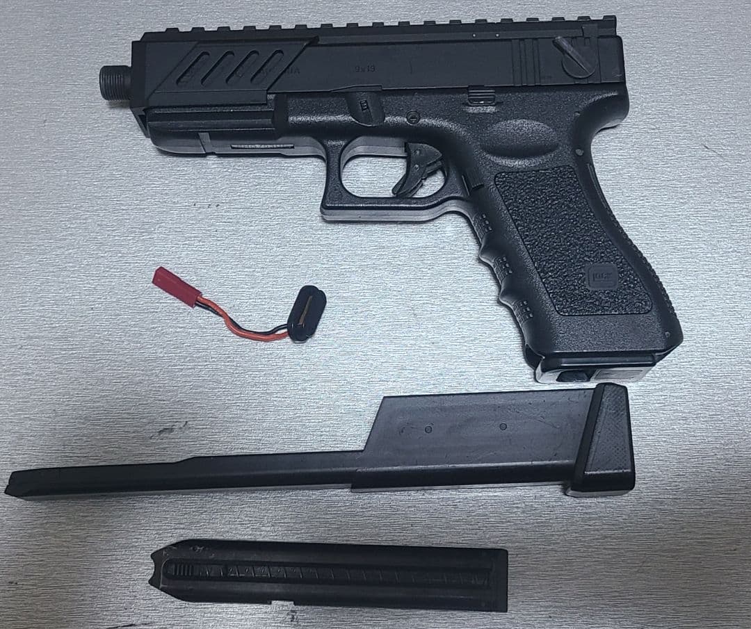東京マルイ　電動ハンドガン　グロック18C　中古①