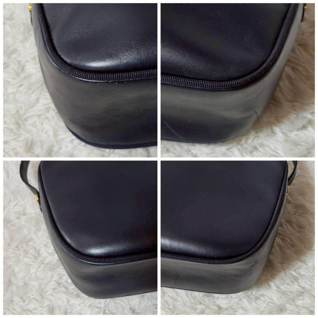 美品✨　サルヴァトーレフェラガモ　ショルダーバッグ　ヴァラリボン　ガンチーニ　紺