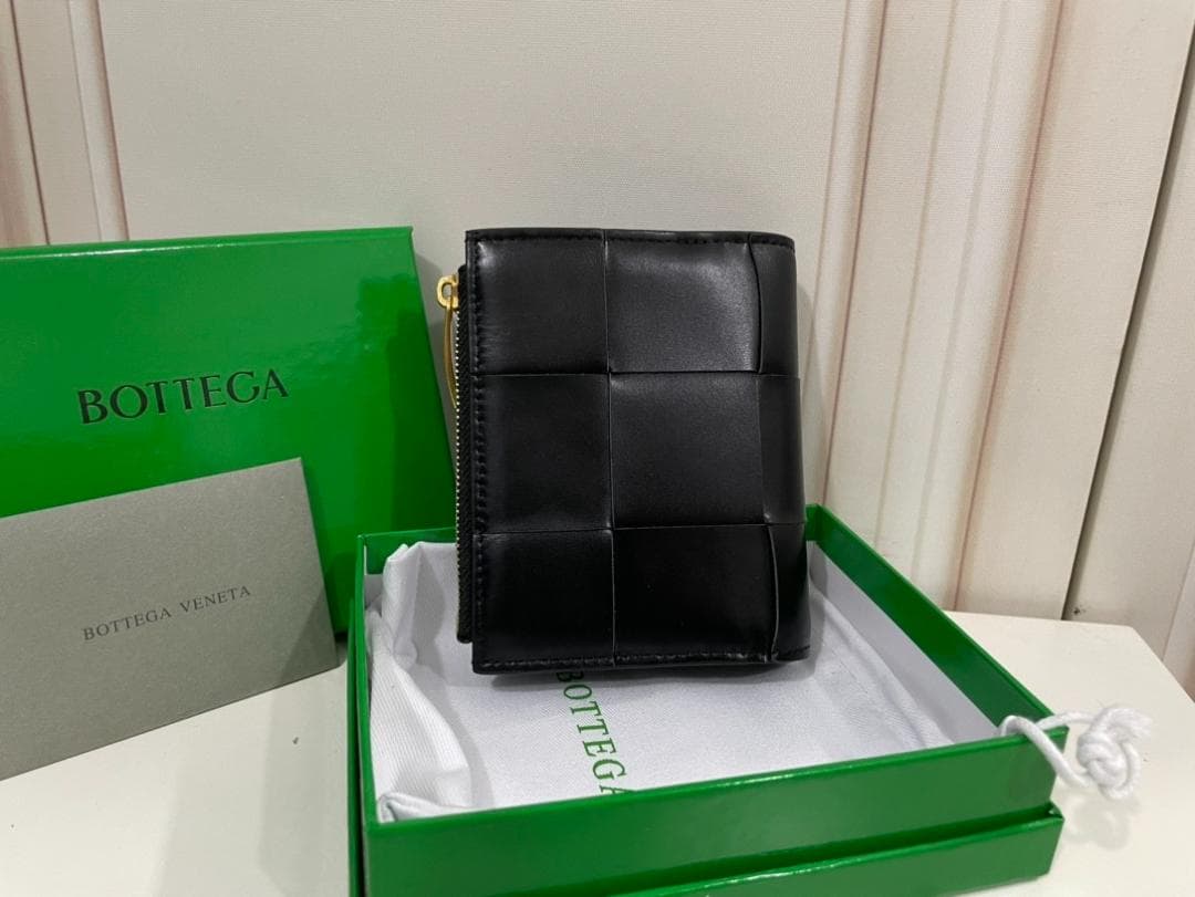 早い者勝ち！ブラック二つ折り財布