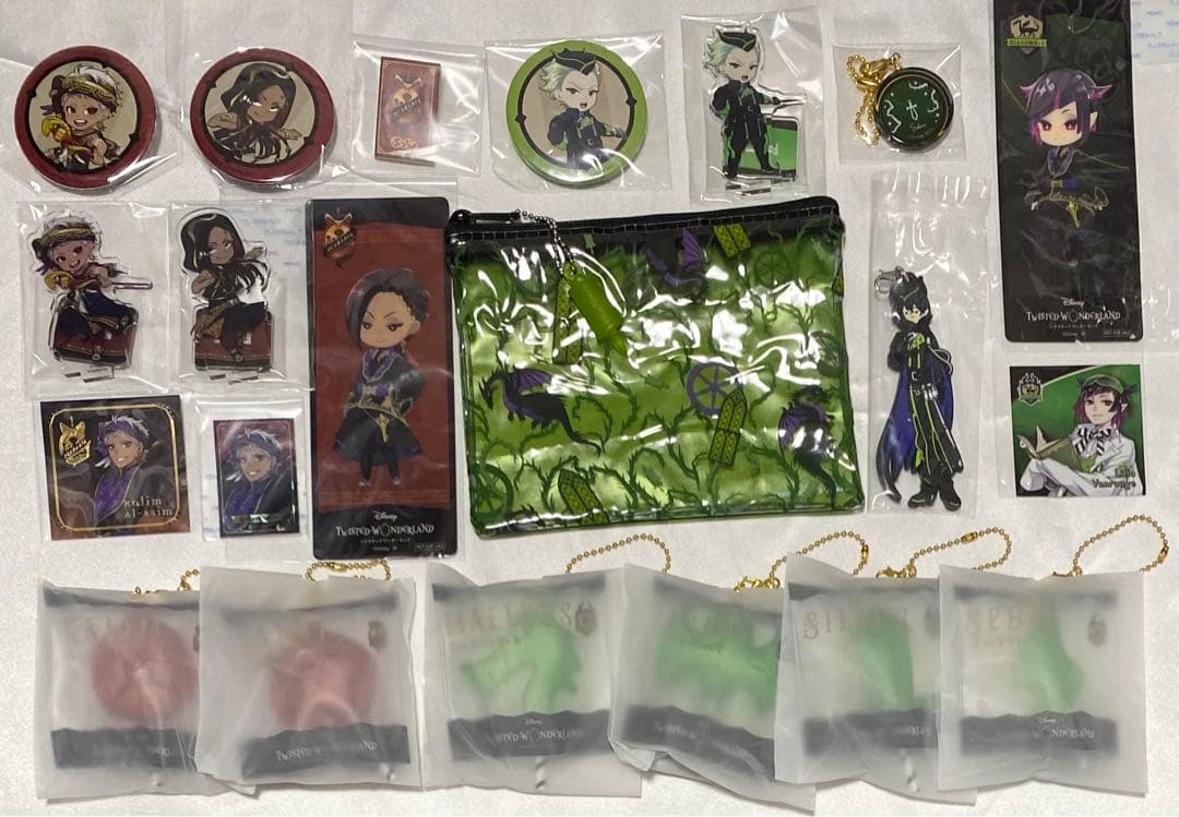 ツイステ　アクスタ　缶バッジ　バースデー　ナムコ　Q-pot イデア　フィギュア