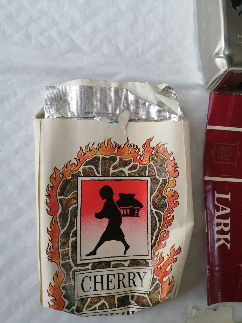 昭和レトロ　タバコの箱　パッケージ