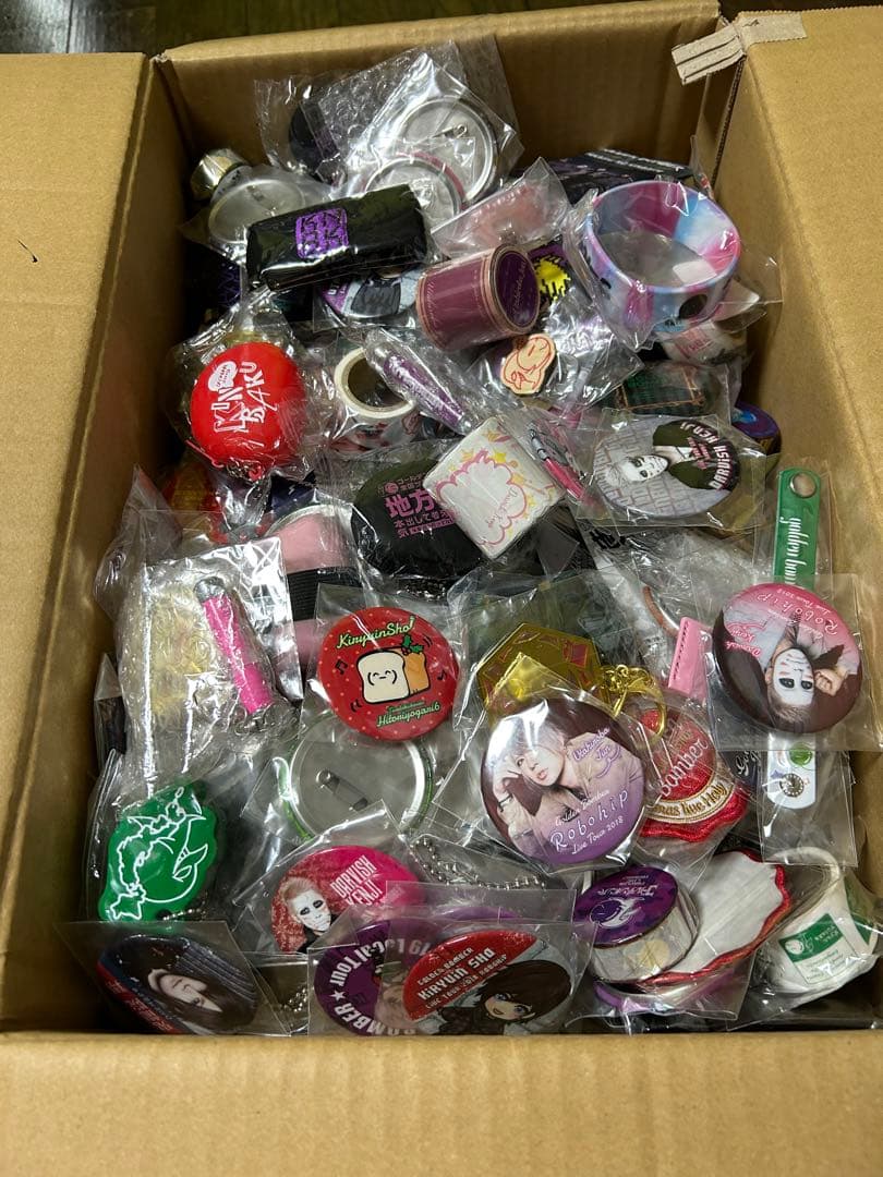 る*べ様 ゴールデンボンバー　グッズ　まとめ売り　缶バッジ　キーホルダー　ハンド