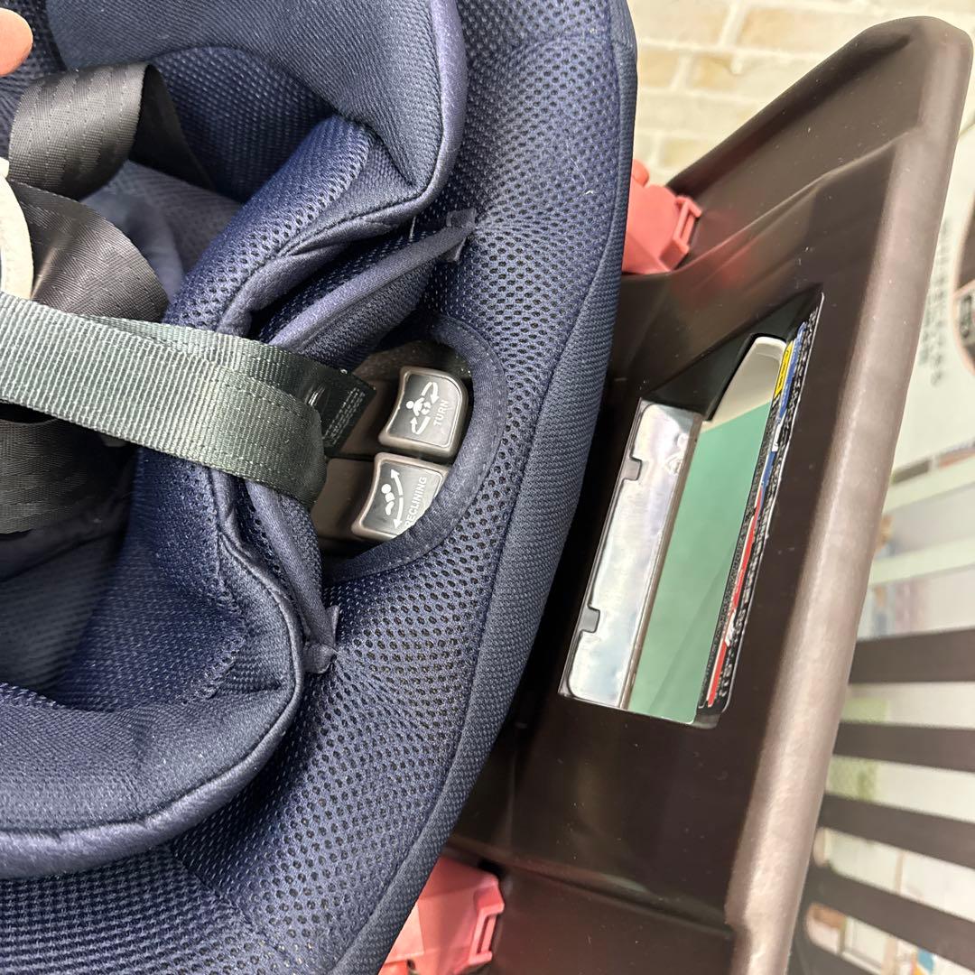 コンビ　クルムーヴ　シンプルライト　チャイルドシート 回転式　新生児から