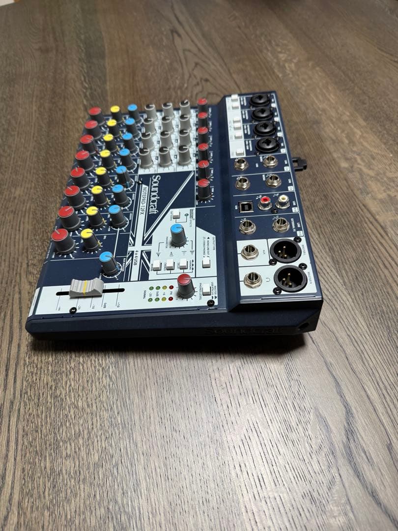 Soundcraft NOTEPAD-12FX アナログミキサー
