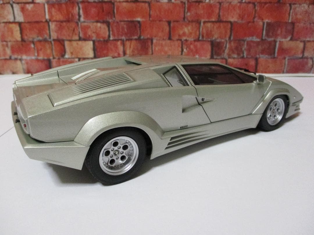 オートアート　1/18 ランボルギーニカウンタック 25th アニバーサリー