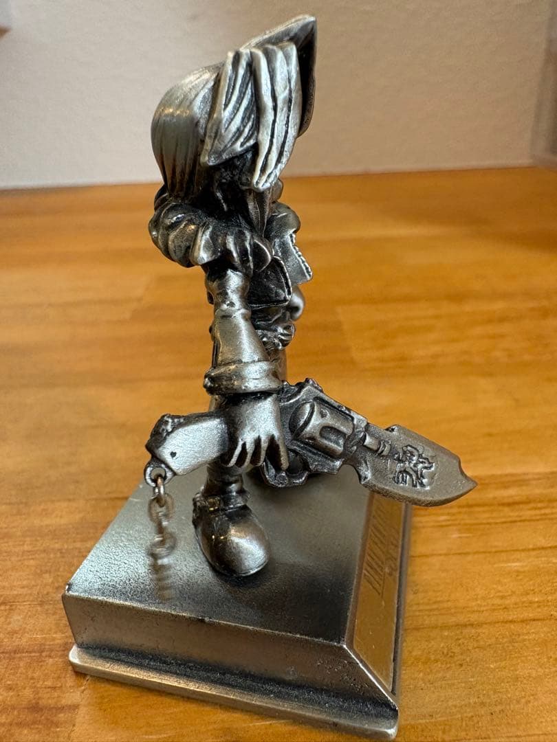 FINAL FANTASY VIIIスコール　クロムフィギュア