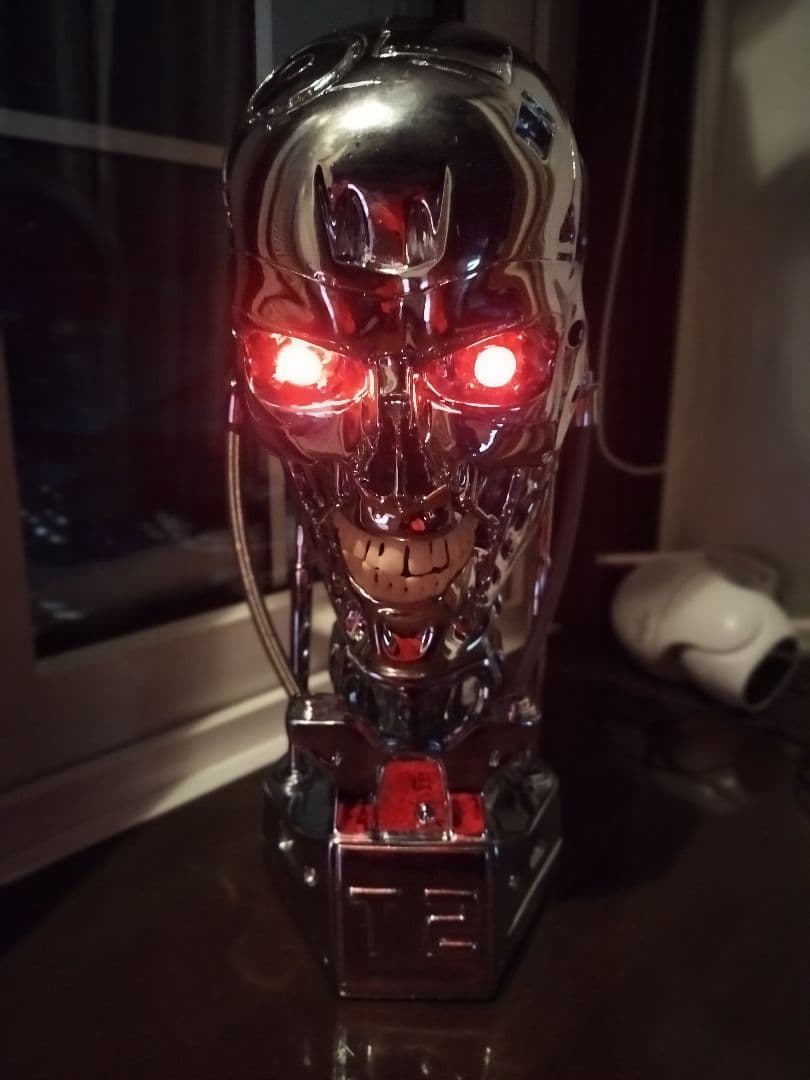 ターミネーター エンドスケルトン フィギュア 約40cm ほぼ実物大 夜間防犯