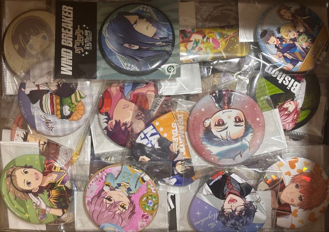 アニメグッズ　ノンジャンル　缶バッジ　まとめ売り　大量　60サイズ