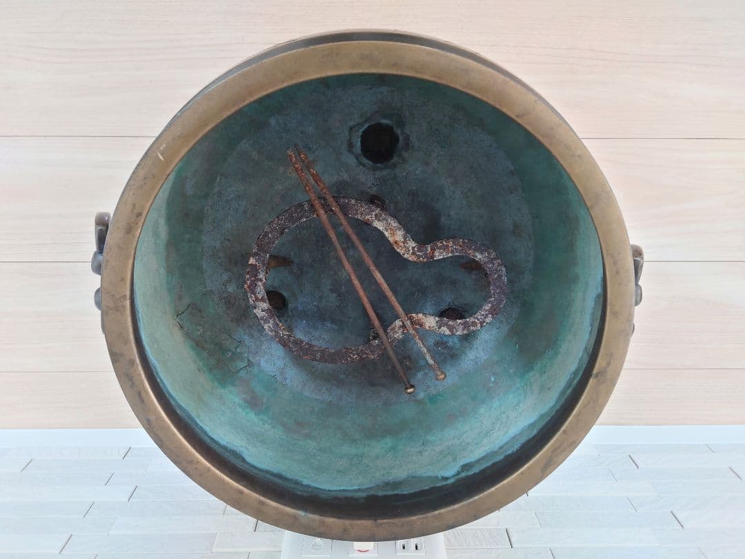 古銅　時代物　梅銀象嵌　瓶掛　大火鉢