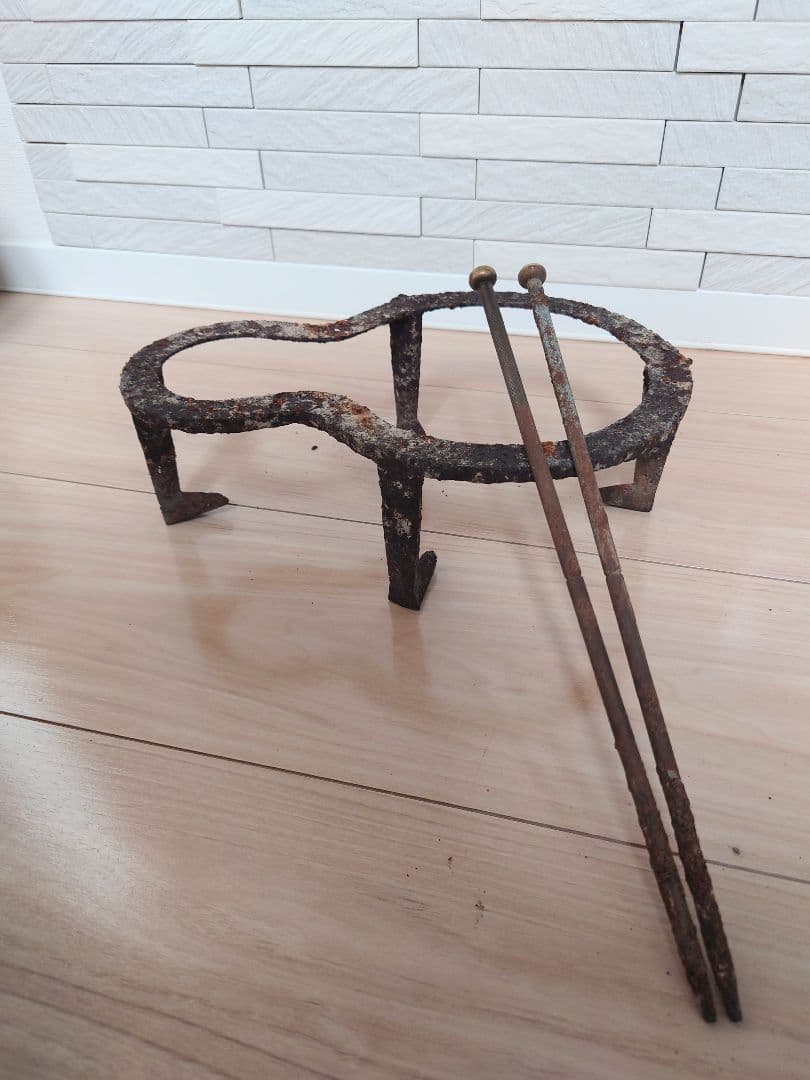 古銅　時代物　梅銀象嵌　瓶掛　大火鉢