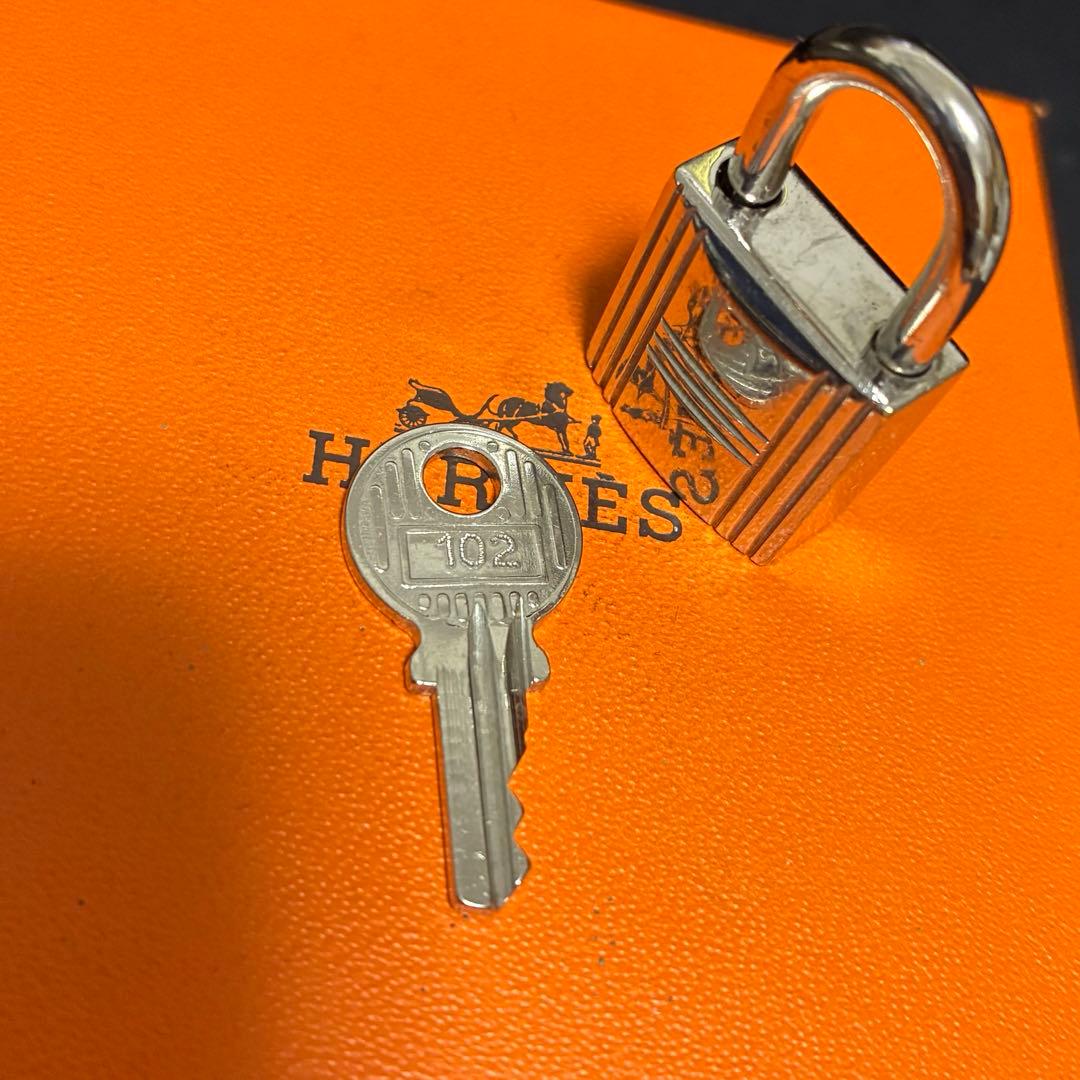 エルメス シルバー　カデナ　南京錠　パドロック　鍵　キー　NO102