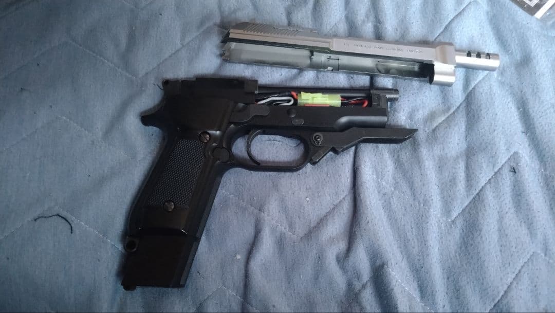 モ*チ様 東京マルイ　ベレッタM93R フルオート電動ガン　18禁