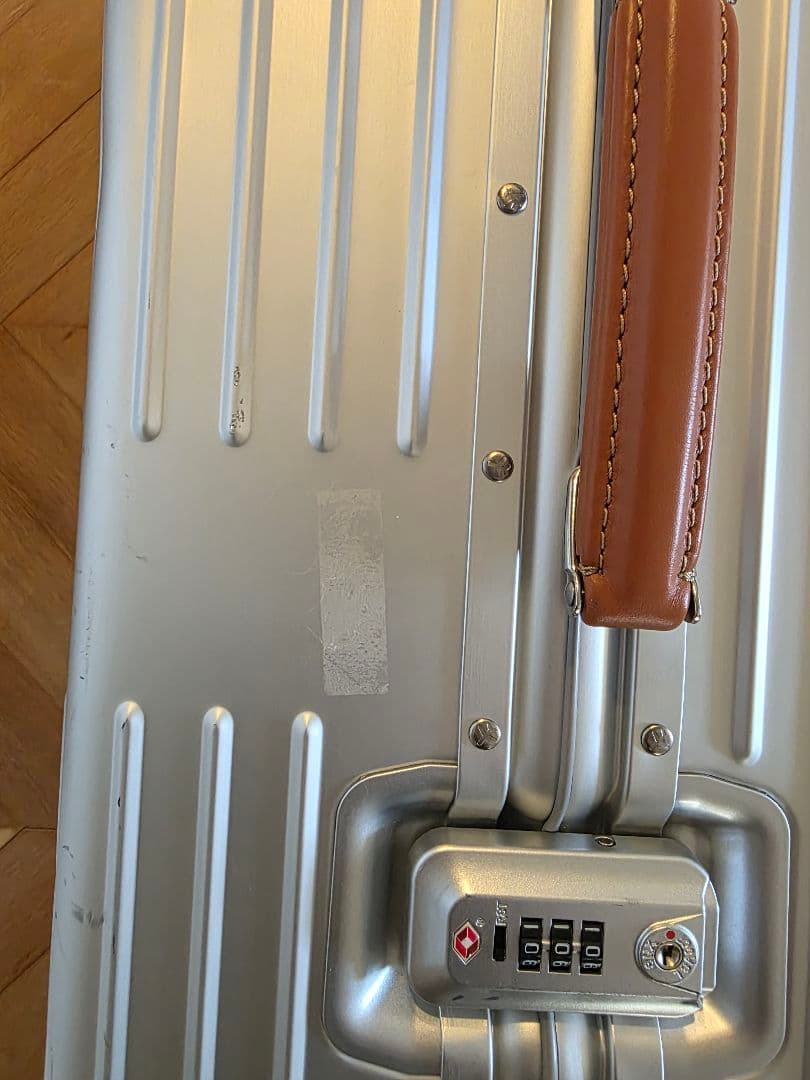 イノベーター　アルミ　スーツケース　70l