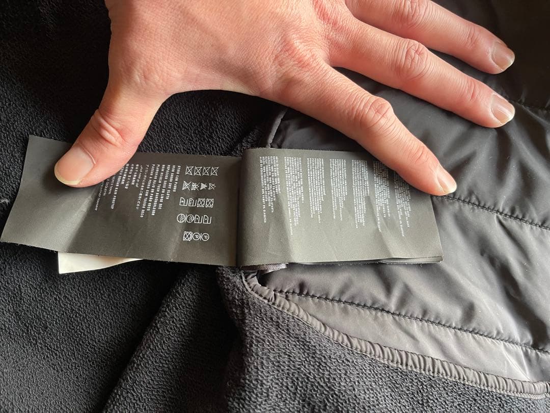 PRADA フード付きブラックジャケット