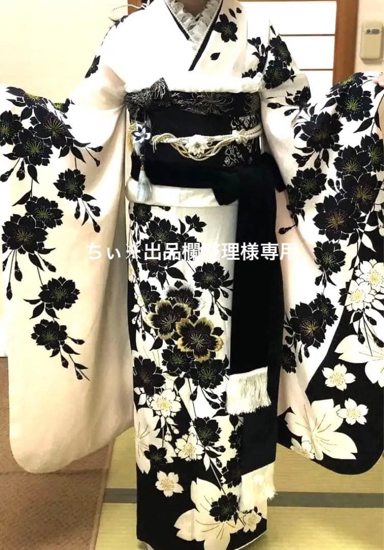【美品】モノトーン　桜模様　正絹振袖　成人式