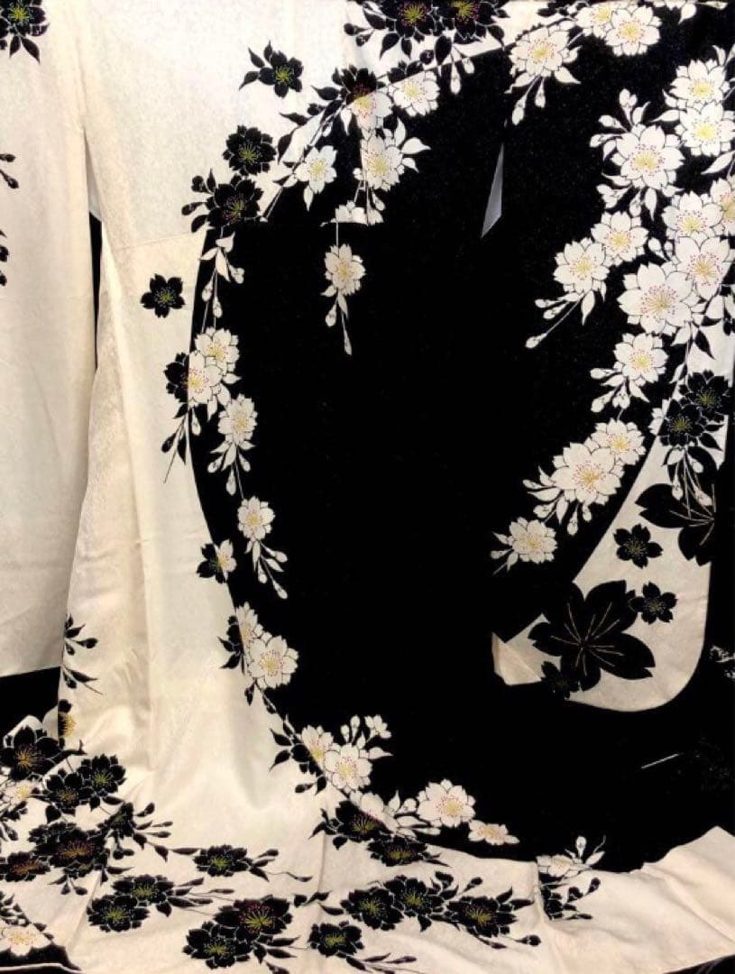 【美品】モノトーン　桜模様　正絹振袖　成人式