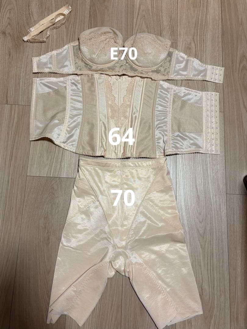 ブライダルインナー　FOUR SIS & CO.