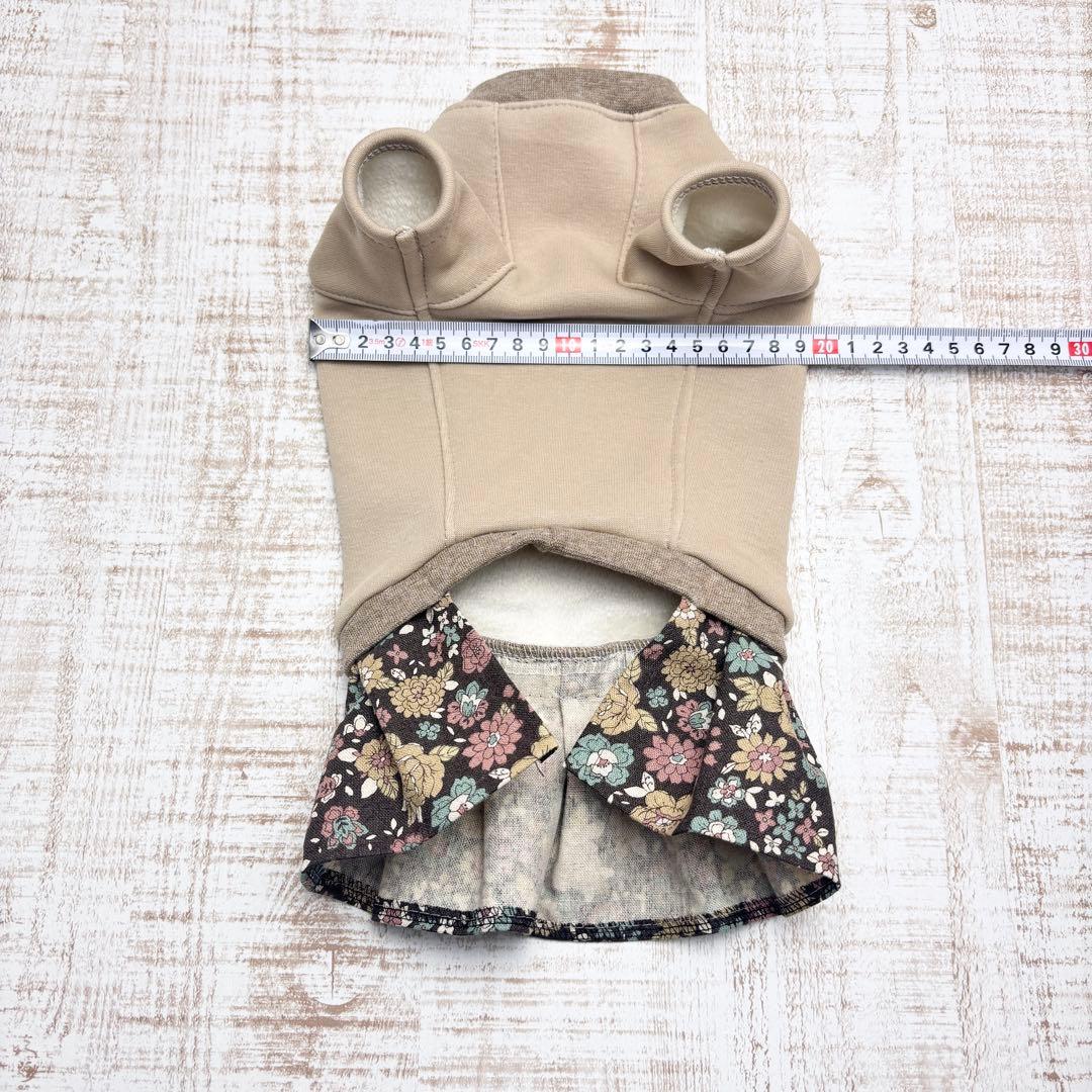 【オーダーページ】犬服　ボンバーヒートのツーピース　薄ベージュ×花柄　袖有・無