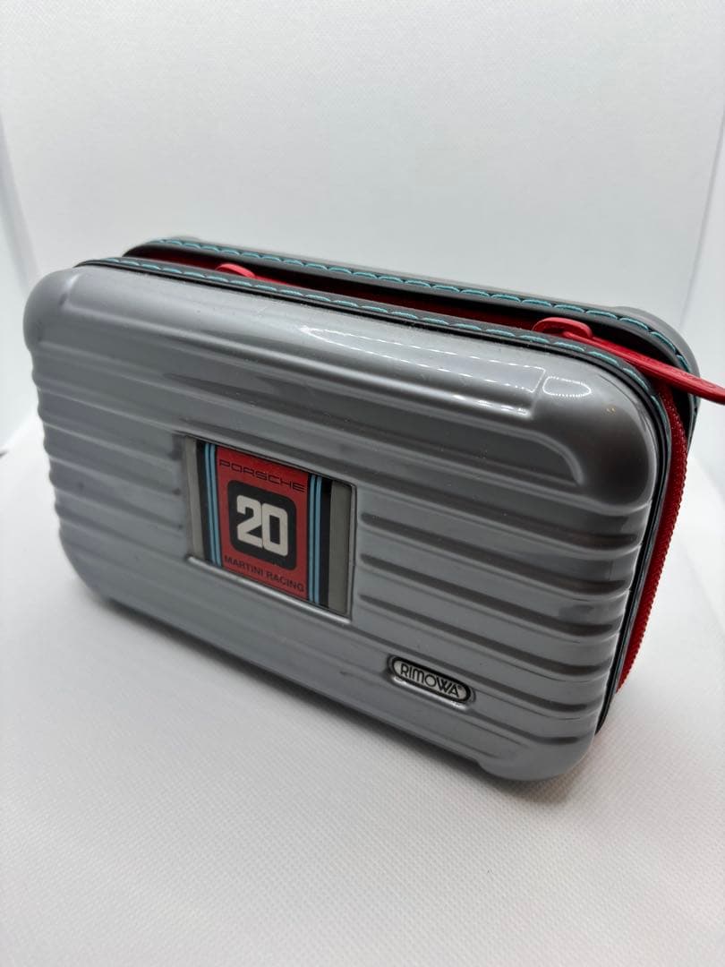 希少 リモワ×ポルシェ MARTINI RACING アメニティキット