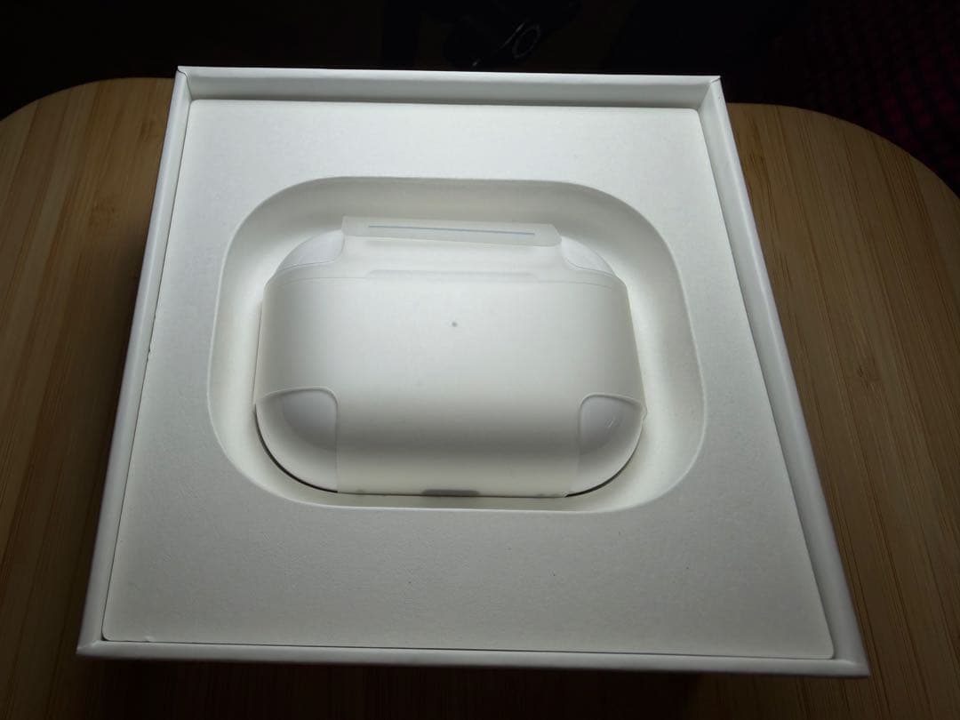AirPods Pro 第2世代 ＋Spigen保護ケースおまけ付き