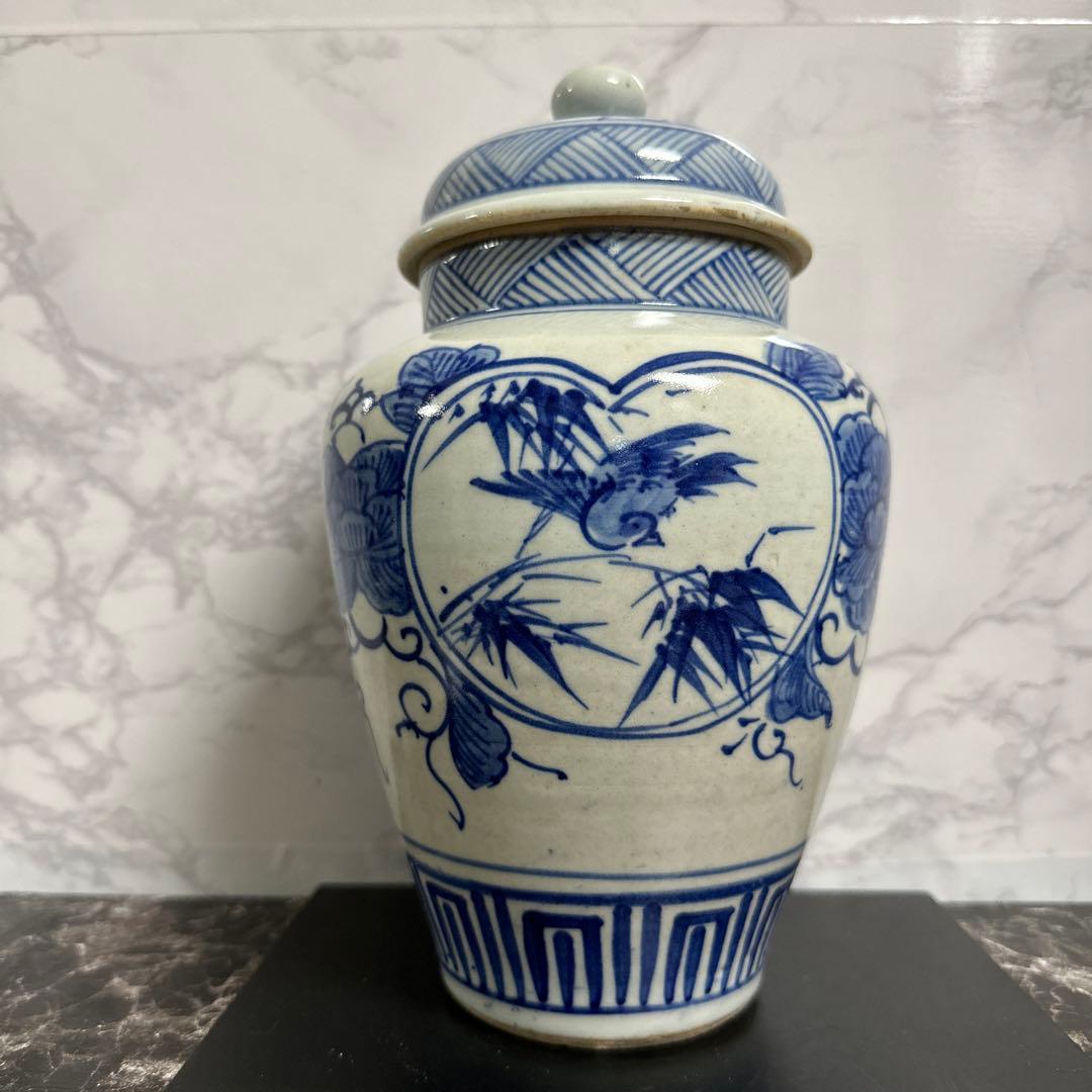 古伊万里、染付、松鶴、竹雀、梅鶯、窓絵　箱付き。沈香壺。完品。