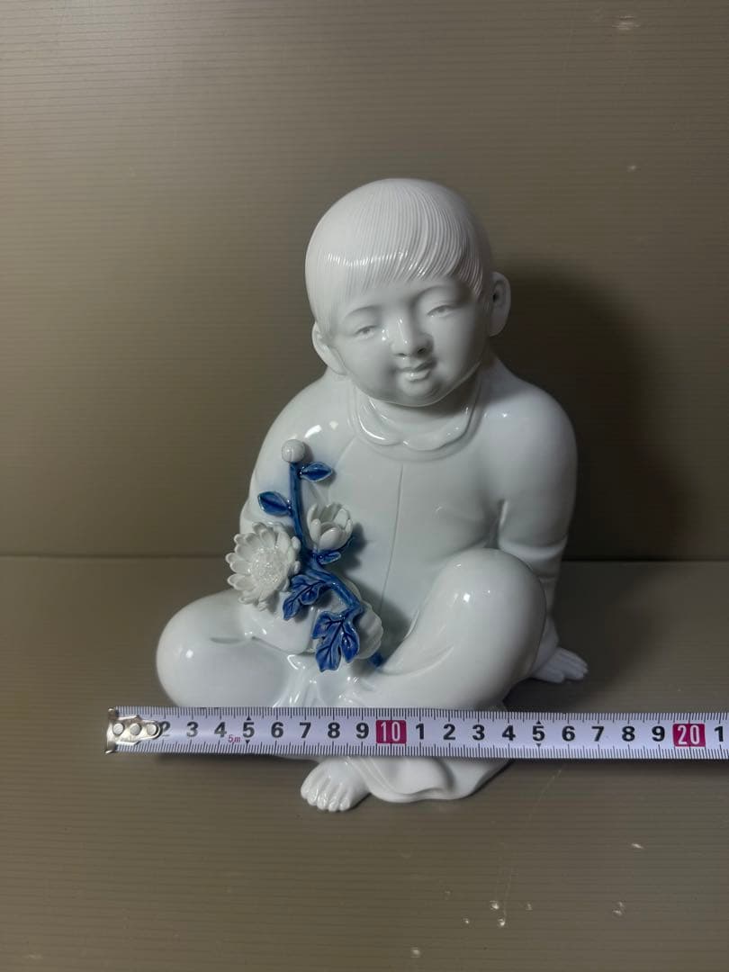 2613希少　人間国宝　十三代　酒井田柿右衛門　「太白菊童子　彫」　置物　未使用