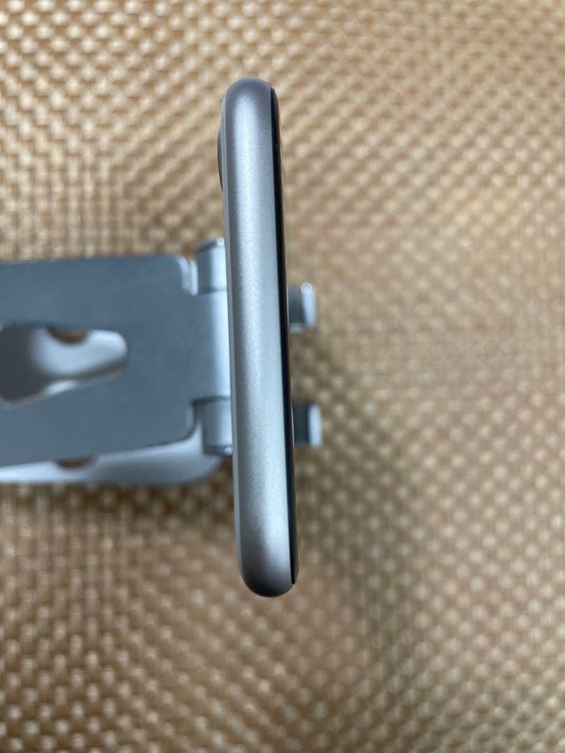 iPhone SE 第3世代 128 GB スターライトSIMフリー【2560】