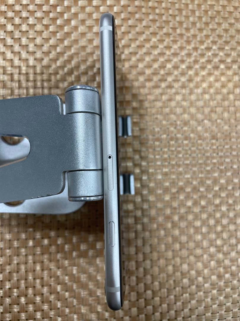 iPhone SE 第3世代 128 GB スターライトSIMフリー【2560】