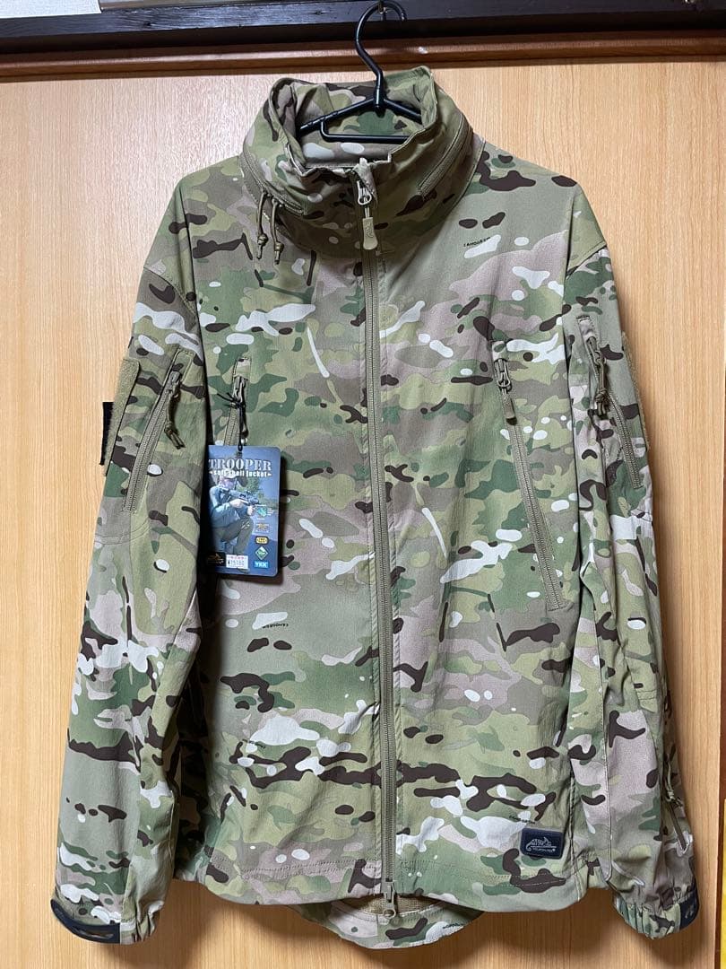 迷彩ジャケット フルジップ ハイネック