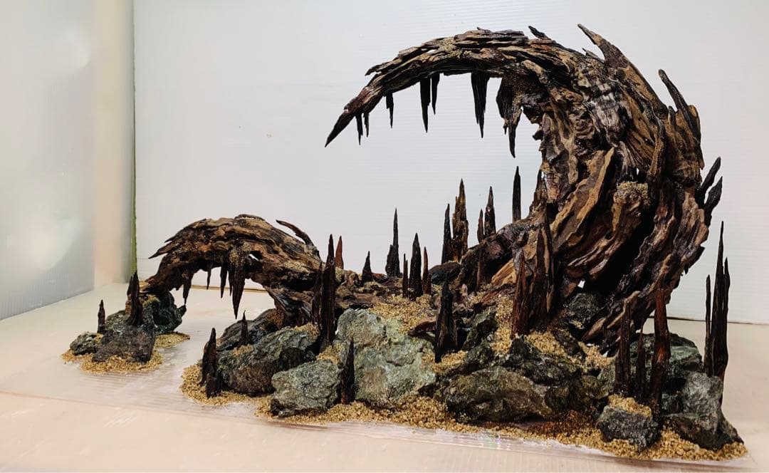 水槽用流木 波状レイアウト 。 ドラゴンの洞窟。水生植物。水槽用流木レイアウト