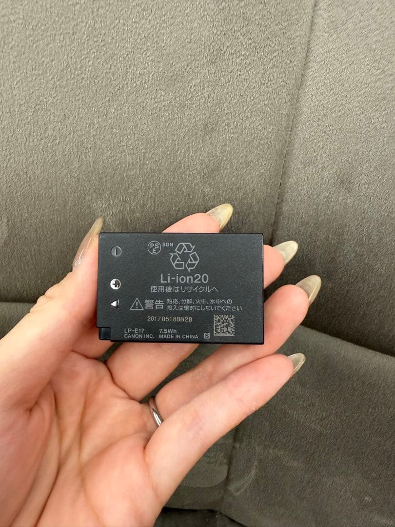 大幅値下げ中！Canon EOS Kiss X8iデジタル一眼レフカメラ